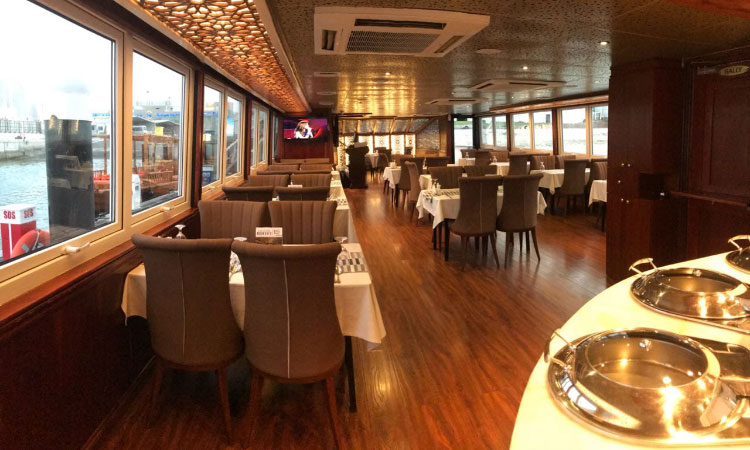 Luxury Yacht Dinner Cruise Abu Dhabi