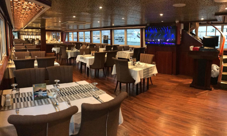 Luxury Yacht Dinner Cruise Abu Dhabi